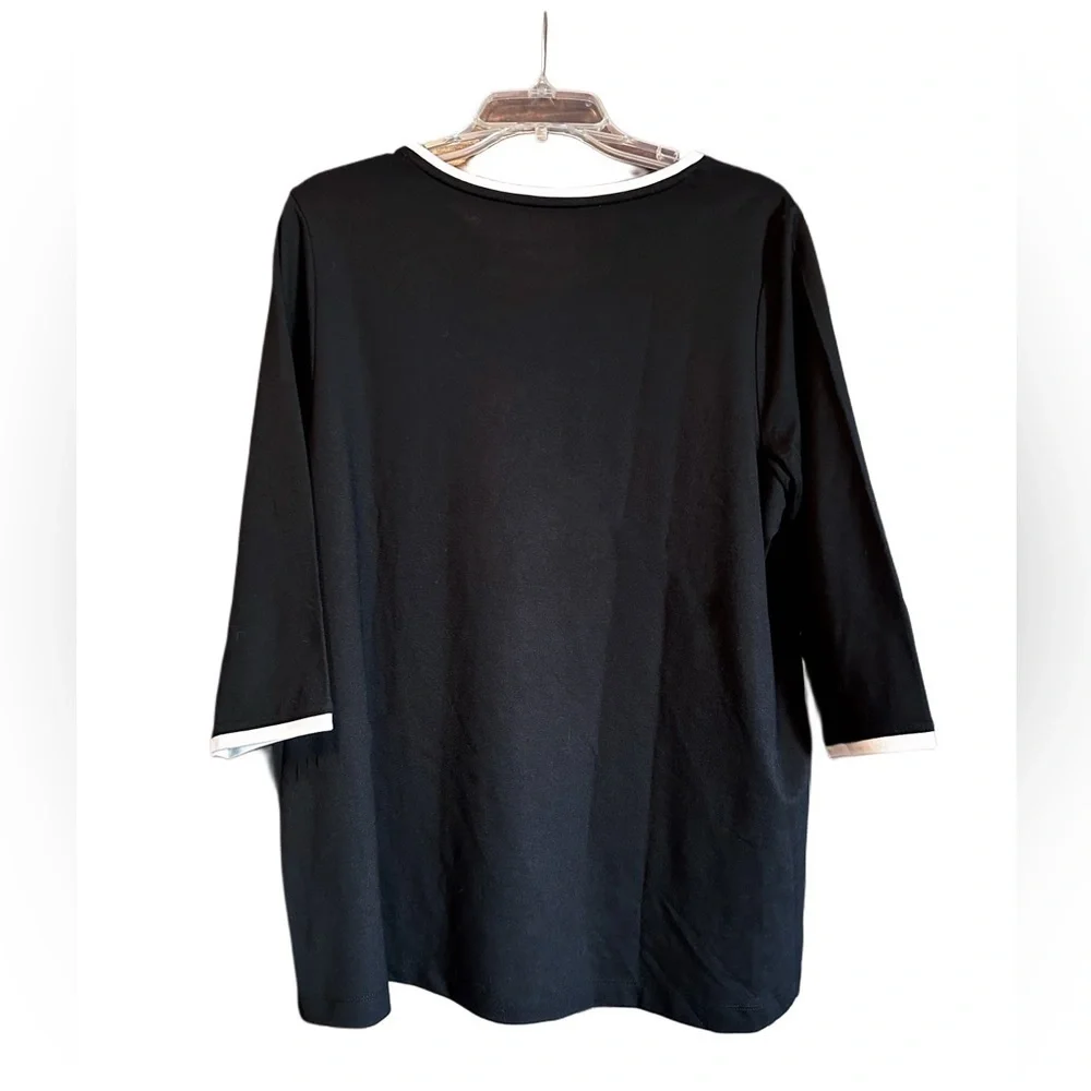5/$25 😻 Adrienne Vittadini sz16 Gorgeous Black Fitted Sweater with White Trim - Picture 2 of 5